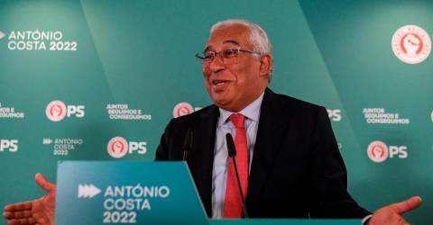 Les socialistes portugais réélus à la majorité