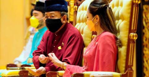 Le sultan Selangor décerne des prix d’État à 116 récipiendaires