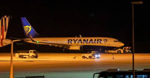 Greek police find no bomb on Ryanair flight from Poland