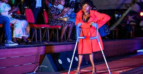 Model penyandang cacat melanggar tabu di catwalk Pantai Gading