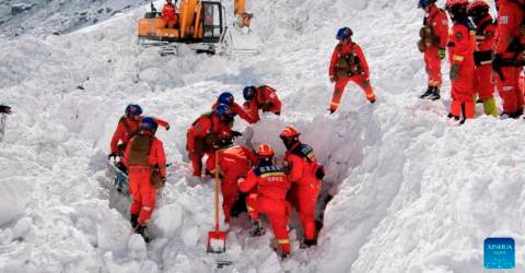 Two men found, presumed dead after avalanche in Japan