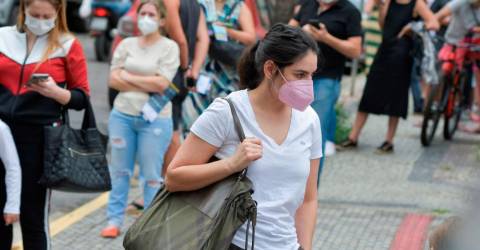 L’Équateur déclare l’alerte rouge dans la plupart des pays au sujet d’Omicron