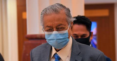 Dr Mahathir meminta pemerintah untuk meninjau anggaran 2022