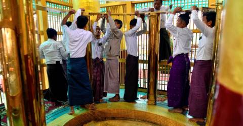 Myanmar pilgrims return to Buddha’s golden footprints