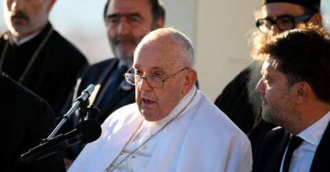 Pope set to draw Marseille crowds after pro-migrant plea