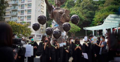 Deux autres universités de Hong Kong retirent des œuvres d’art de Tiananmen