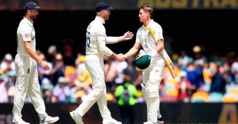 Australia yang kejam menghancurkan Inggris di Ashes Test pertama