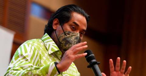 Pas besoin de suspendre le Parlement, dit Khairy