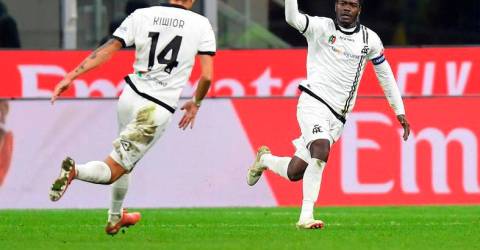 Spezia frappe à mort pour étourdir l’AC Milan en quête de titre