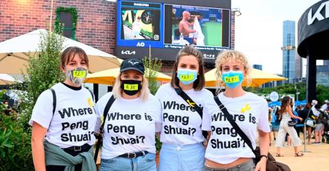 La campagne des t-shirts Peng Shuai reprend le jour des finales à Melbourne Park