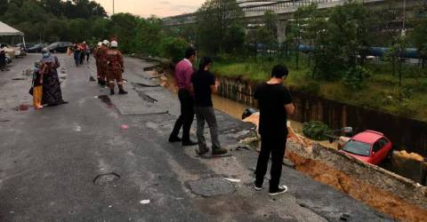 Une route à Serdang est victime d’un glissement de terrain, des voitures sont endommagées
