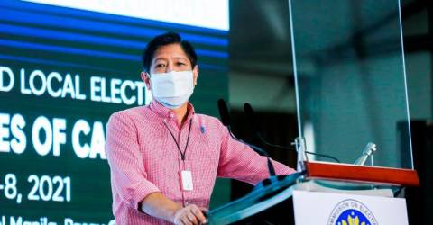 L’instance électorale des Philippines rejette la demande d’interdiction de Marcos