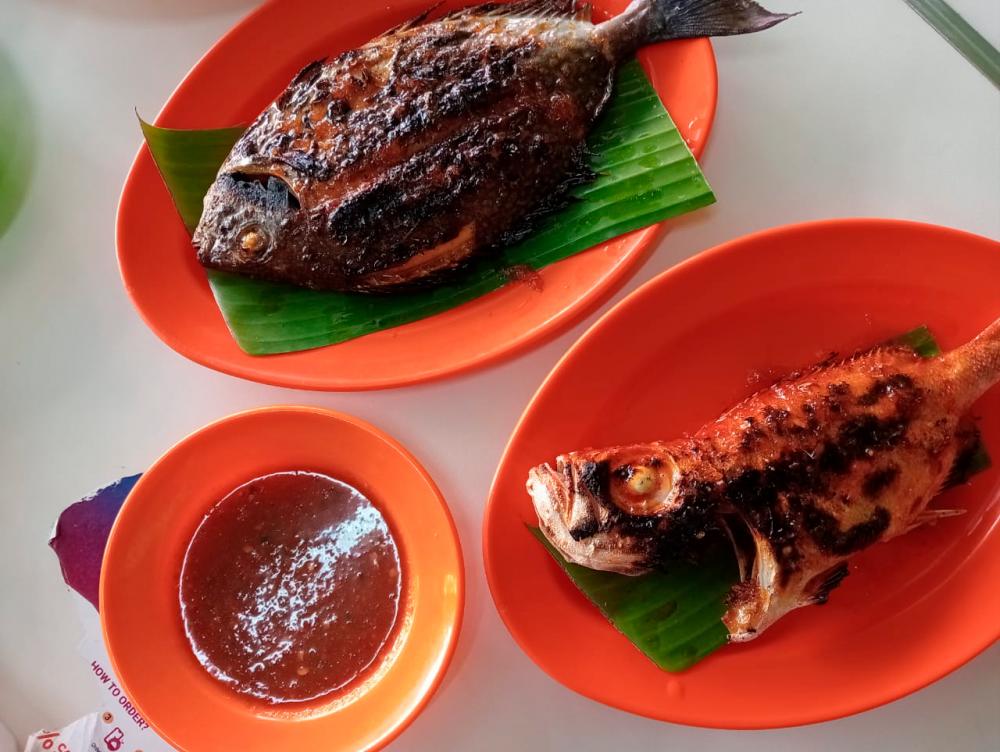 $!Two different types of ikan bakar.