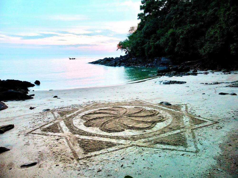 $!The Wheel of Eternity is Pang’s favourite piece, as it was drawn at a secret beach only few are aware of and relatively difficult to access. - Picture courtesy of Pang Sern Yong