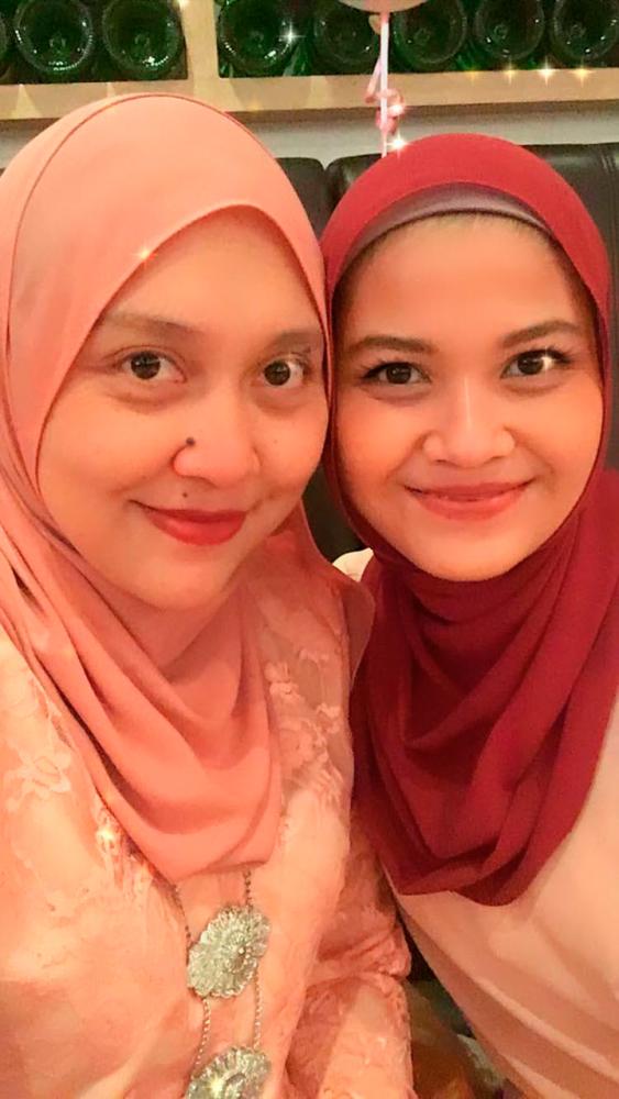 $!Alwinah Mohd Amin (in pink) believed in friendship at first sight after meeting Sabrina (in red) in 2013.