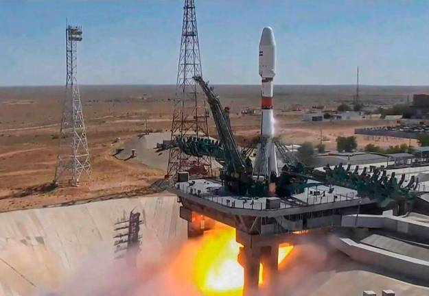 This handout video grab taken and released on August 9, 2022 by the Russian Space Agency Roscosmos shows the Soyuz-2.1b rocket carrying the Khayyam satellite blasting off from a launchpad at the Baikonur Cosmodrome/AFPPix