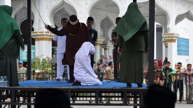 Indonesia S Aceh Whips Unmarried Couples After Hotel Raid
