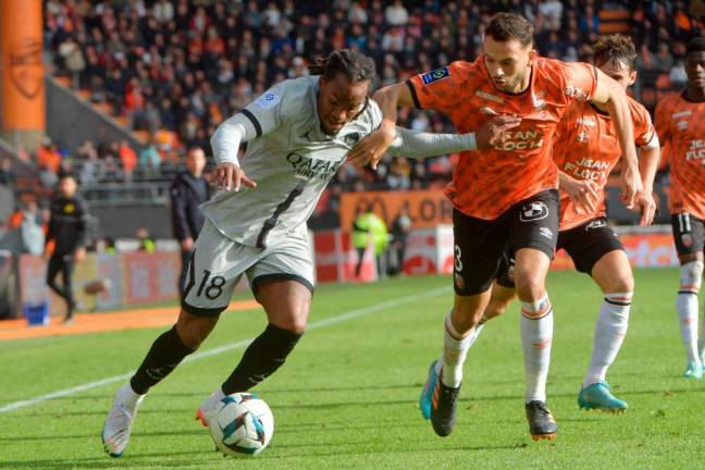 Paris Saint-Germain’s Portuguese midfielder Renato Sanches (L) fights for the ball with Lorient’s Tunisian defender Montassar Talbi during the French L1 football match between FC Lorient and Paris Saint Germain (PSG) at Stade du Moustoir in Lorient, western France/AFPPix