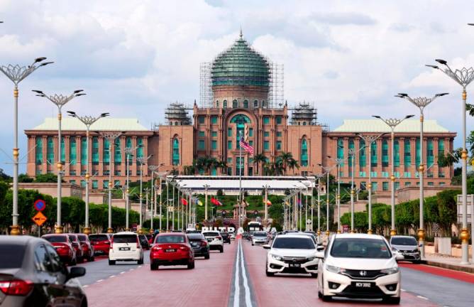 Perdana Menteri Datuk Seri Anwar Ibrahim akan mempengerusikan mesyuarat Kabinet yang pertama pada Dis 5 2022 (Isnin) di Bangunan Perdana Putra. - BERNAMA