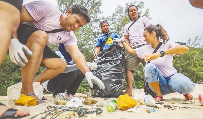 TICD participants clean up the beach.