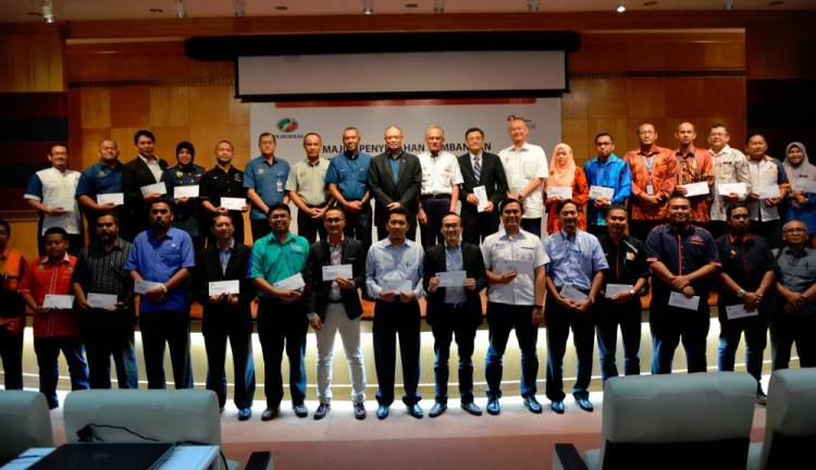 Perodua contribute Myvis to Fire Dept, higher-learning 