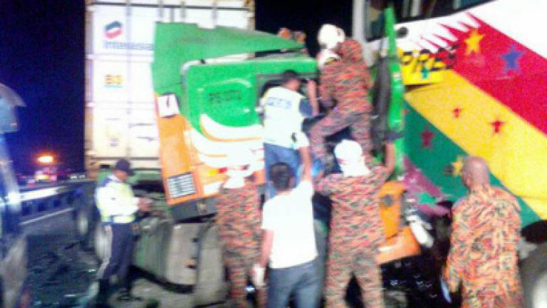 14 injured in three-vehicle PLUS accident (Video)