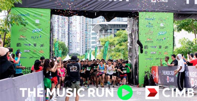 5KM Timed Run participants upon take-off, ready to run their hearts out. – Photo courtesy of The Music Run