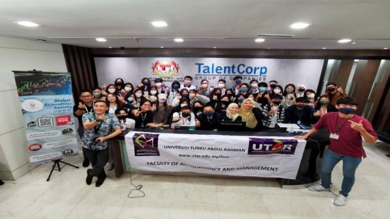 Members of UTAR’s Global Economics Society visitingTalent Corporation (TalentCorp) Malaysia Berhad.