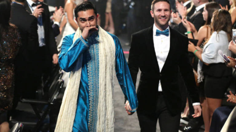 Grammys turn mass wedding in gay marriage celebration