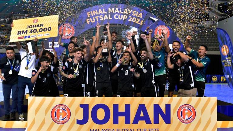 SHAH ALAM, 10 Sept -- Pahang Rangers FC players celebrate victory after defeating Johor Darul Ta’zim (JDT). BERNAMAPIX