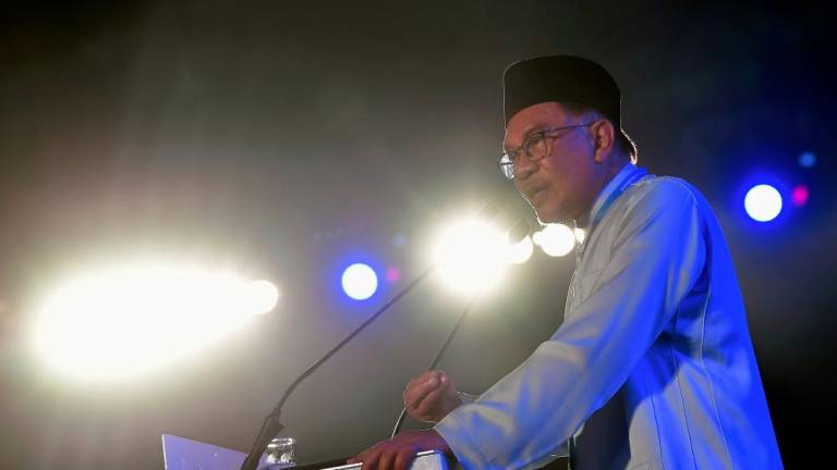 SHAH ALAM, 18 Mac -- Perdana Menteri merangkap Presiden Parti Keadilan Rakyat (PKR) Datuk Seri Anwar Ibrahim ketika ucapan dasar pada Kongres Nasional Khas PKR di Stadium Malawati hari ini. - fotoBERNAMA