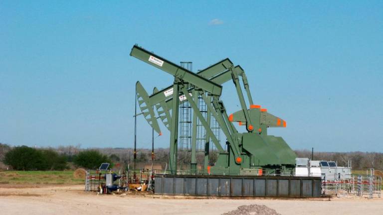 A pump jack stands idle in Dewitt County, Texas. – Reuterspic