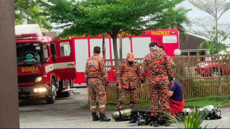 Jentera bomba yang berada di lokasi sebuah kilang di Batu 6, Jalan Kuala Kedah untuk melakukan operasi penyelamatan berikutan kebocoran gas ammonia yang berlaku. - FOTO Bomba