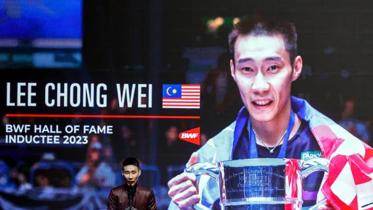 KUALA LUMPUR, 26 Mei -- Bekas pemain badminton perseorangan negara Datuk Dr Lee Chong Wei ketika berucap selepas menerima anugerah ‘BWF Hall Of Fame 2023’ di Pusat Konvensyen Kuala Lumpur hari ini. fotoBERNAMA