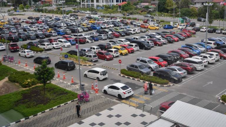 Motorists are eligible to file a claim against car park operators over damage to their vehicles as fees are charged by the company for use of the facility. – BERNAMAPIC