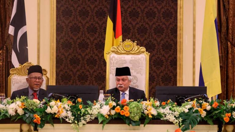 KUALA LUMPUR, Nov 29 -- The Yang Dipertuan Besar of Negeri Sembilan Tuanku Muhriz Ibni Almarhum Tuanku Munawir (right) presided over the 260th Council of Rulers Meeting at Istana Negara today. BERNAMAPIX