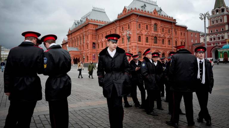 TOPSHOT - Russian military cadets wait for an excursion at Manezhnaya Square just outside the Kremlin in Moscow on September 26, 2022. - AFPPIX