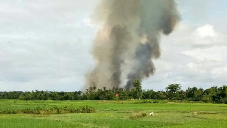 Myanmar villages burn as Rakhine unrest rages