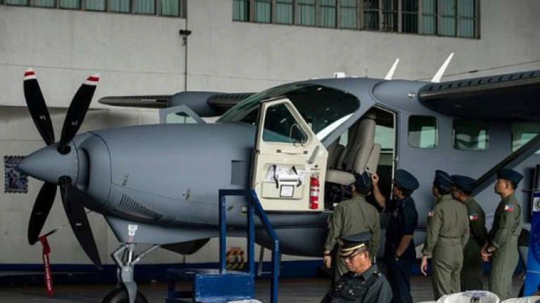 US gives surveillance planes to Philippines
