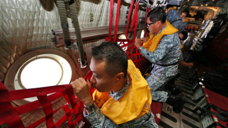 Search to resume Tuesday for missing AirAsia plane
