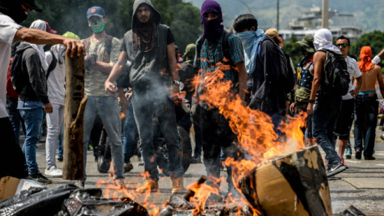 Venezuela snubs regional powers as more die in unrest