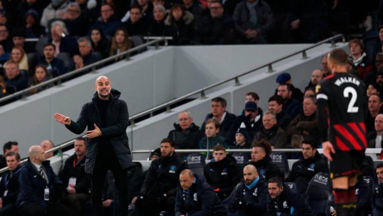 Manchester City’s Spanish manager Pep Guardiola (L) gives indications from the touch line during the English Premier League football match between Tottenham Hotspur and Manchester City at Tottenham Hotspur Stadium in London, on February 5, 2023/AFPPix