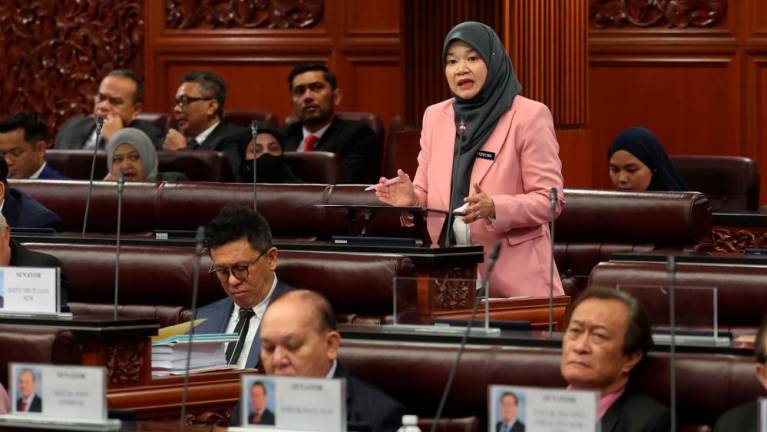 KUALA LUMPUR, March 21 -- Minister of Education, Fadhlina Sidek answered questions at the Minister’s Question Time in conjunction with the National Assembly Conference at the Parliament Building today. BERNAMAPIX
