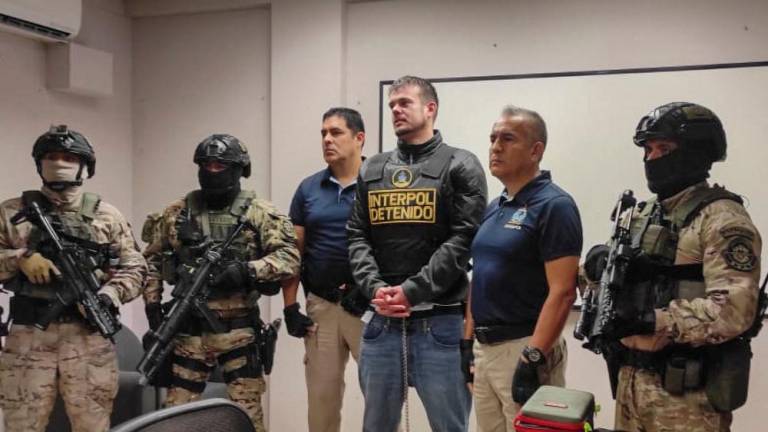 This handout picture released by Interpol Peru shows Peruvian police and Interpol agents handing over Dutch Joran Van der Sloot to FBI agents for a temporary extradition to the United States in Callao, Peru on June 8, 2023. AFPPIX
