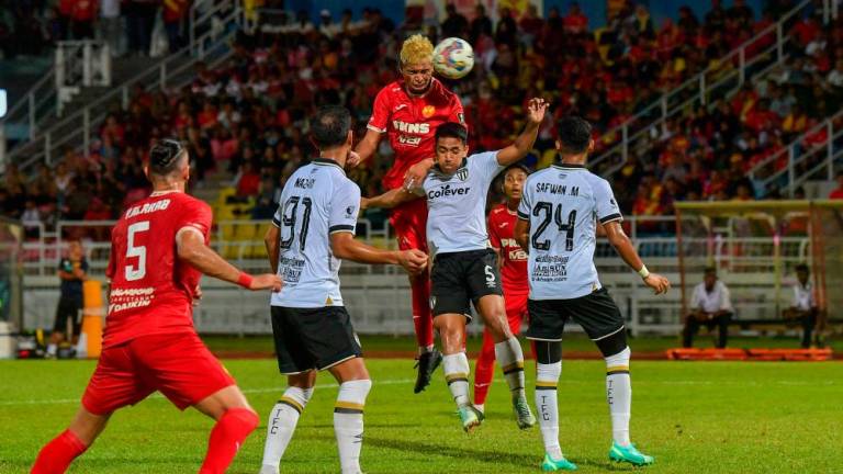 Pemain Selangor FC Muhammad Safuwan Baharudin menjaringkan gol pertama pasukan semasa menentang Terengganu FC pada perlawanan Piala Malaysia di Stadium Majlis Bandaraya Petaling Jaya pada Sept 24 2023. - fotoBERNAMA