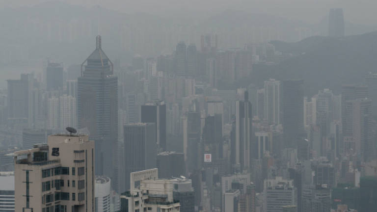 Hong Kong suffers in smog as pollution problems rise