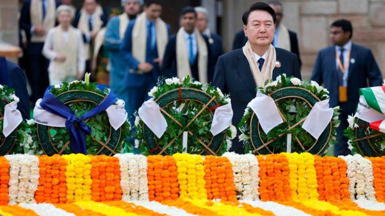 South Korea's President Yoon Suk Yeol pays respect at the Mahatma Gandhi memorial at Raj Ghat on the sidelines of the G20 summit in New Delhi//AFPix