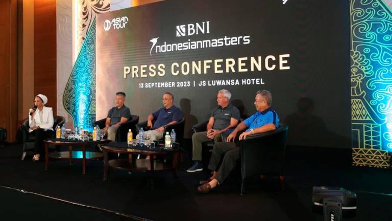 Founder of Indonesian Masters Jimmy Masrin (second left), President Director of PT Bank Negara Indonesia (Persero), Tbk Royke Tumilaar (center), COO of Asian Tour Mr. David Rollo (second right) and President Director of Royale Jakarta Golf Club Hendro Sutandi (right) during a discussion session at the launch of the Indonesian Masters 2023 in Jakarta. – OB Golf