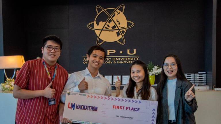 Team Datapeks (From left): Woon Eusean, Hoh Shen Yien (Team Lead), Nicole Ee Sze Mien and Teow Jing Wern Cassandrea, won a Champion in Domain 1: Venture Capital at the UM Hackathon.