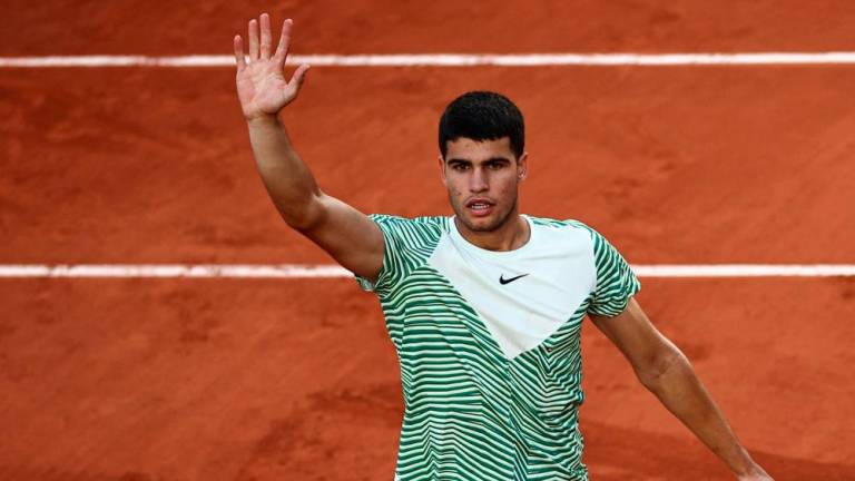 Spain’s Carlos Alcaraz Garfia celebrates after winning against Italy’s Flavio Cobolli at the end of their men’s singles match on day two of the Roland-Garros Open tennis tournament at the Court Suzanne-Lenglen in Paris on May 29, 2023/AFPPix